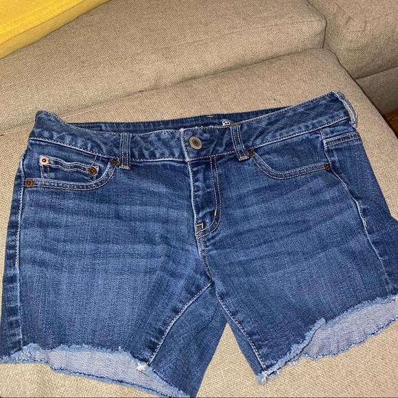 Amercian Eagle Jean shorts, Size 6 - Picture 1 of 5